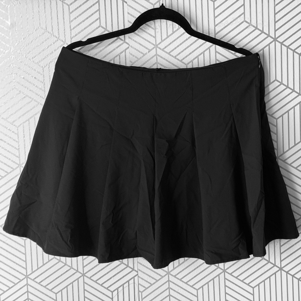 J. Crew black athleisure pleated skort with side zipper. Size Large